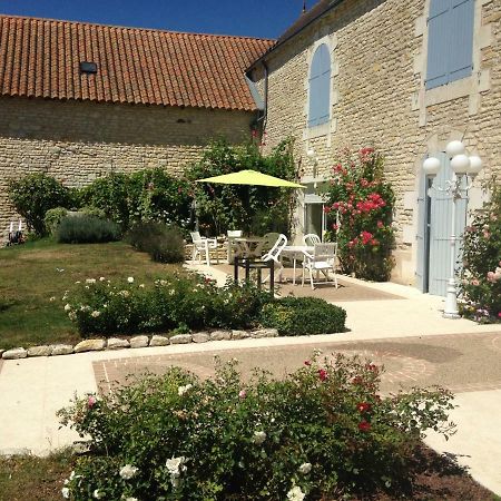 Les Clos Bleus Neuville-du-Poitou Exterior photo