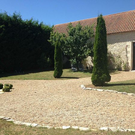 Les Clos Bleus Neuville-du-Poitou Exterior photo