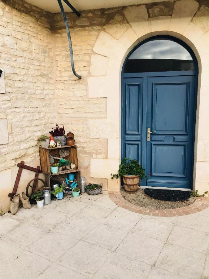 Les Clos Bleus Neuville-du-Poitou Exterior photo