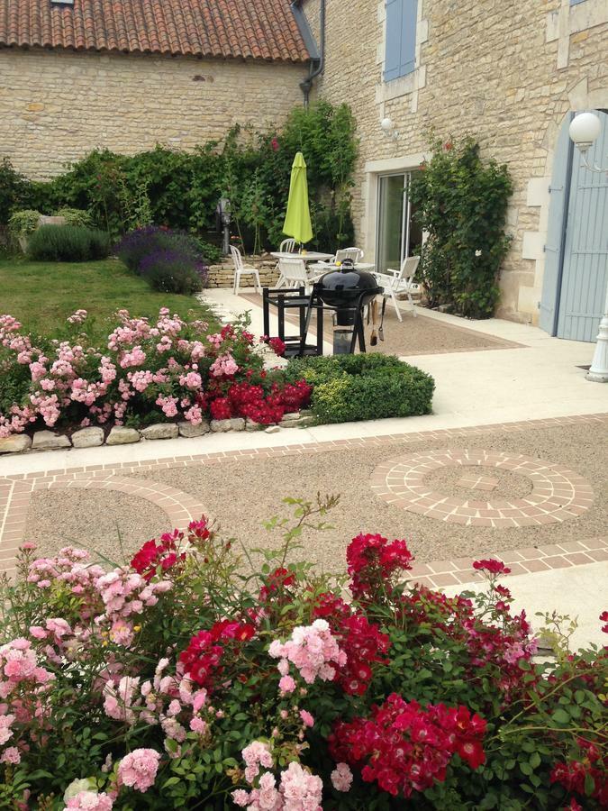 Les Clos Bleus Neuville-du-Poitou Exterior photo