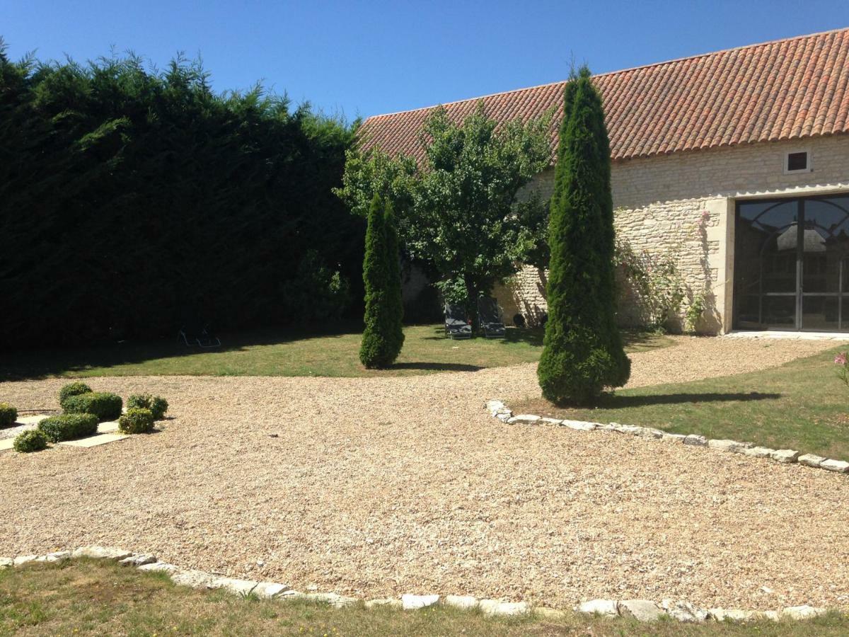 Les Clos Bleus Neuville-du-Poitou Exterior photo