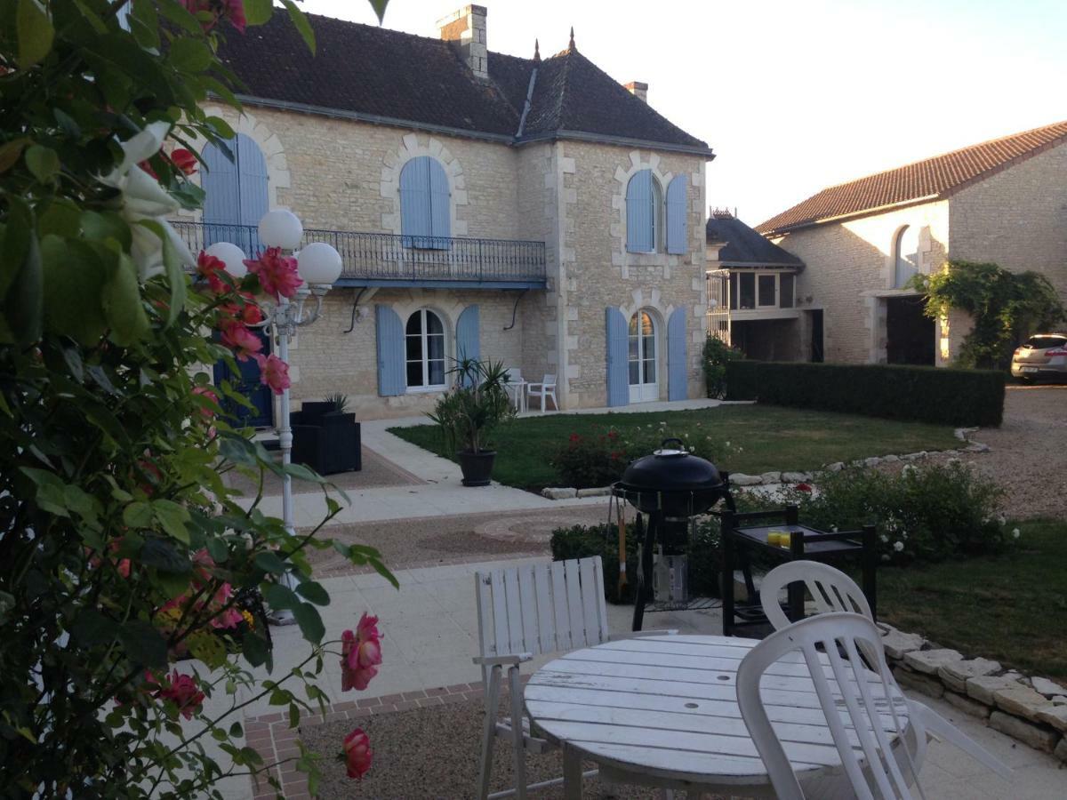 Les Clos Bleus Neuville-du-Poitou Exterior photo
